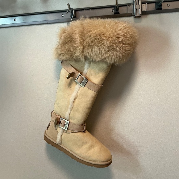 Shearling boots with fur trim - Picture 4 of 5